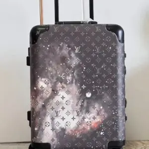 Louis Vuitton | 1500 AED