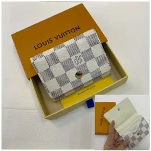 LOUSE VUITTON